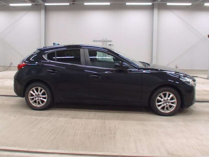 
								Mazda Axela Sports 2018 Diesel full									