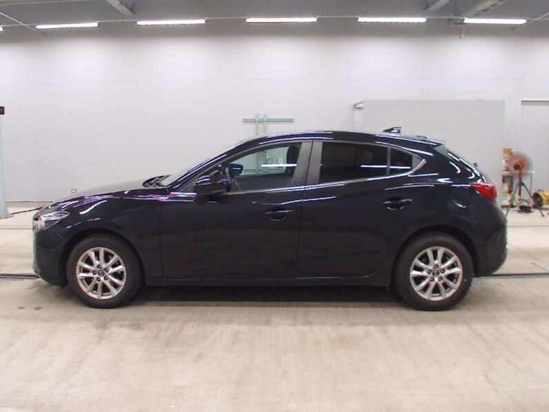 
								Mazda Axela Sports 2018 Diesel full									