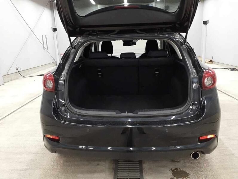 
								Mazda Axela Sports 2018 Diesel full									
