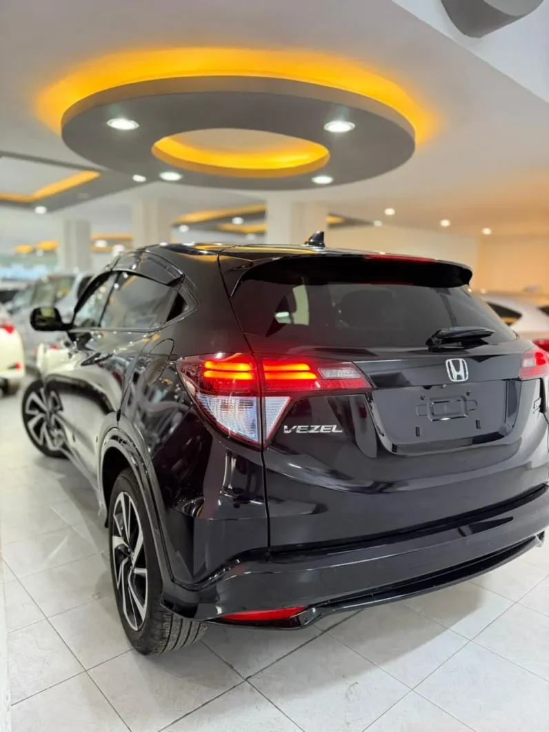 
								Honda Vezel RS Hybrid 2018 full									