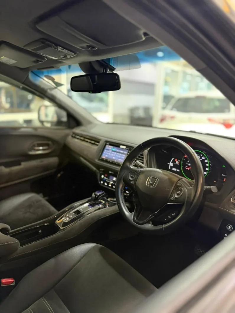 
								Honda Vezel RS Hybrid 2018 full									