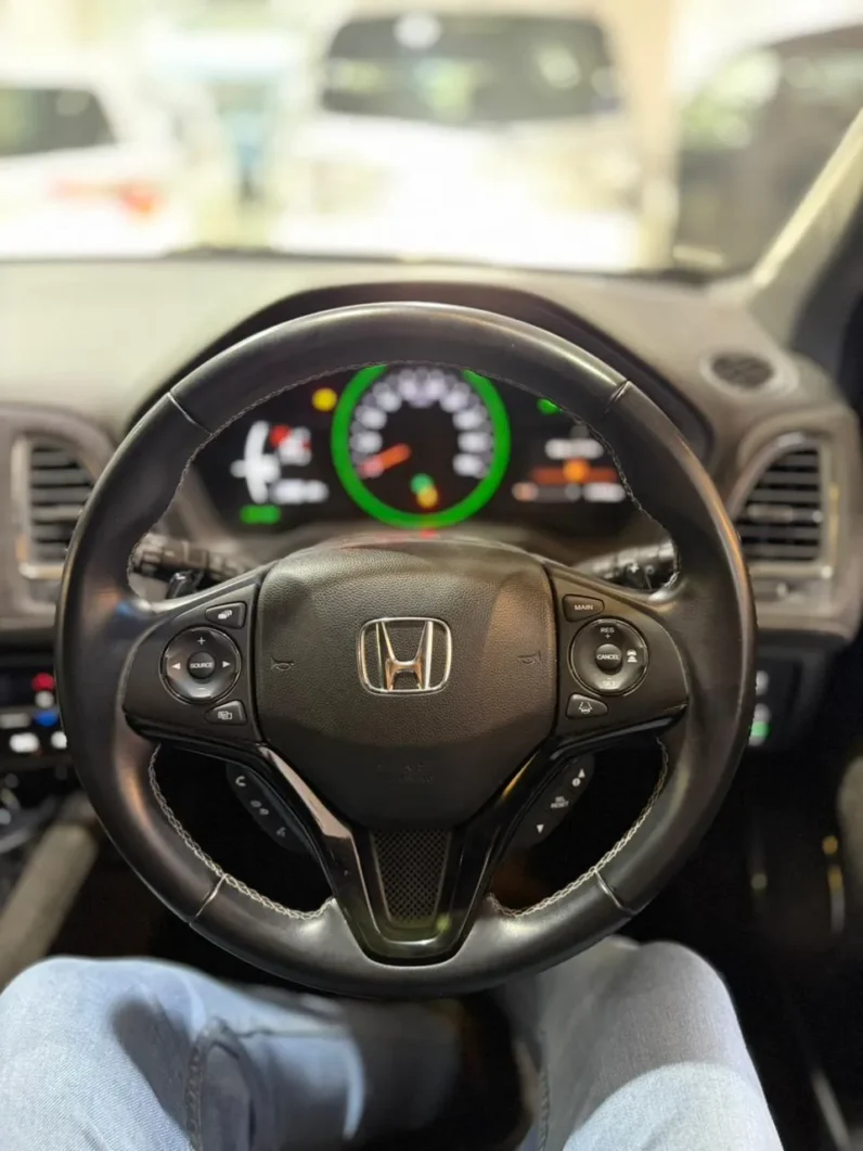 
								Honda Vezel RS Hybrid 2018 full									