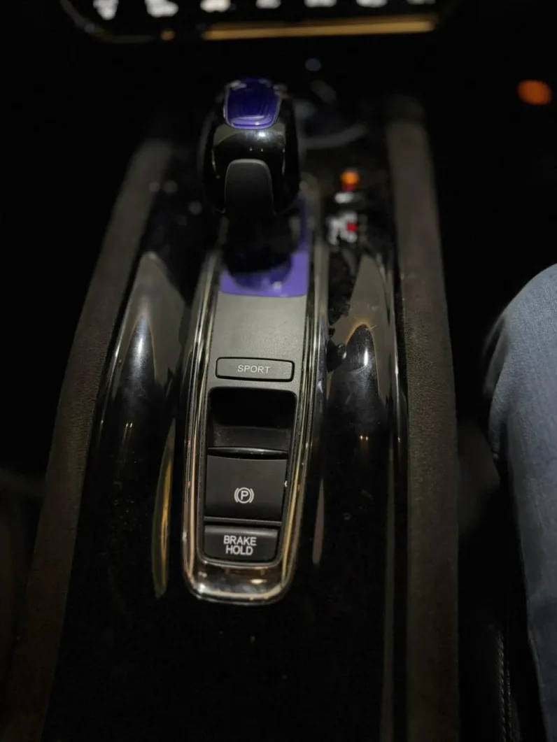 
								Honda Vezel RS Hybrid 2018 full									