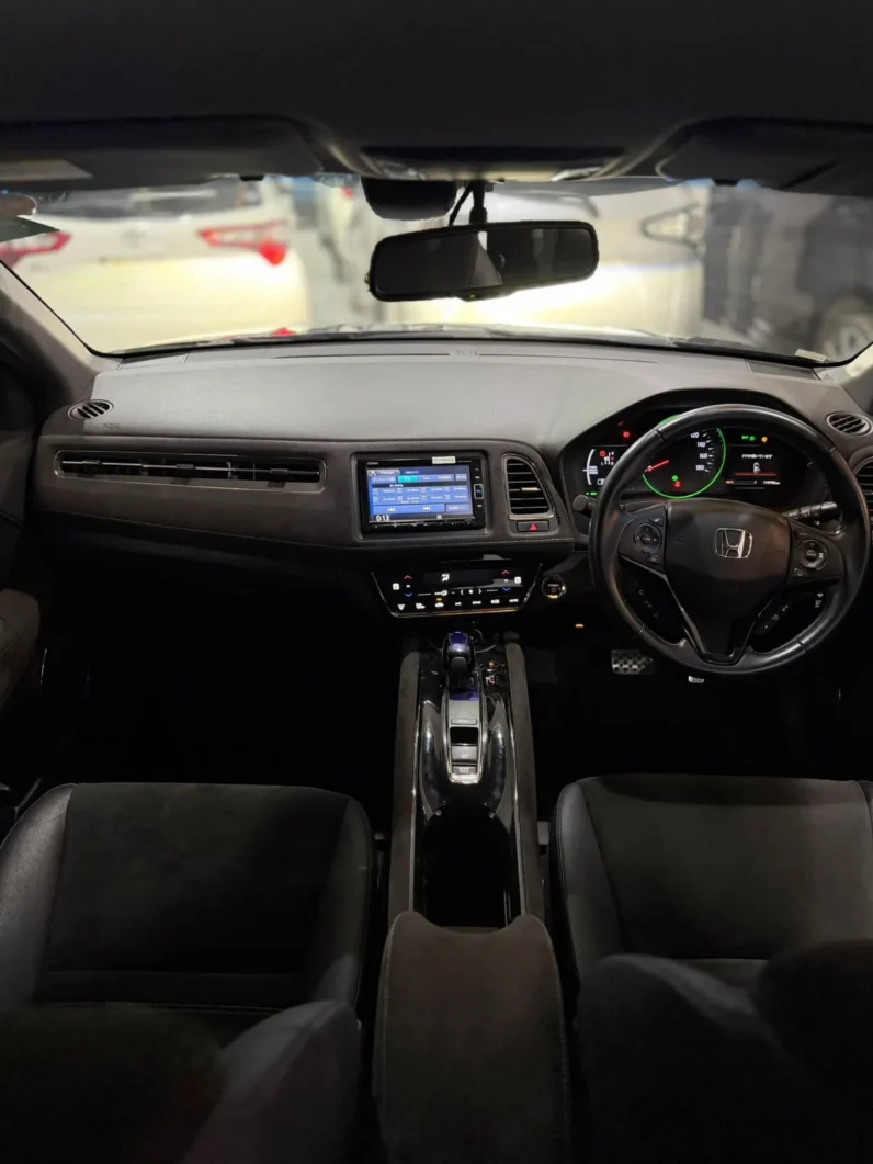 
								Honda Vezel RS Hybrid 2018 full									