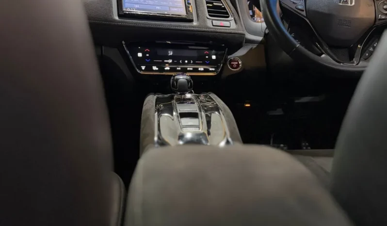 
								Honda Vezel RS Hybrid 2018 full									