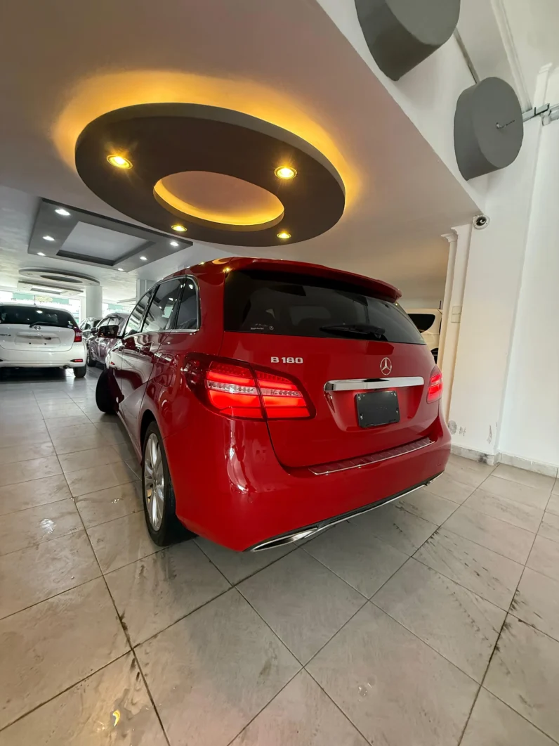 
								Mercedes Benz B-180 AMG 2018 full									