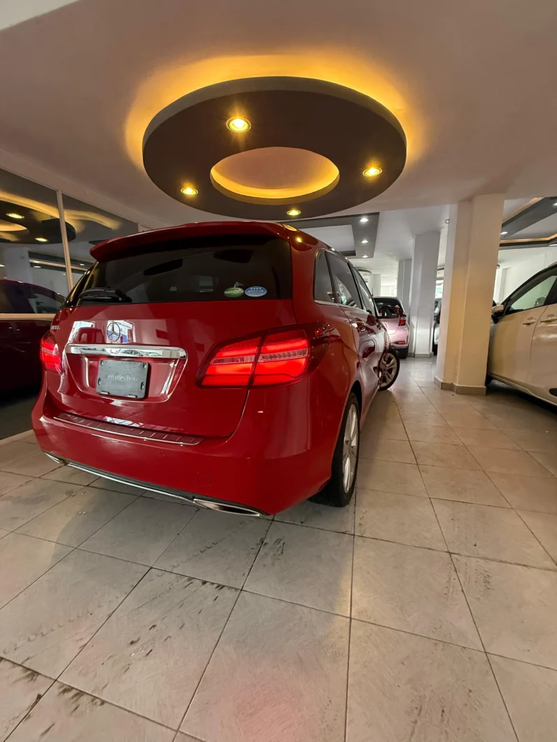 
								Mercedes Benz B-180 AMG 2018 full									