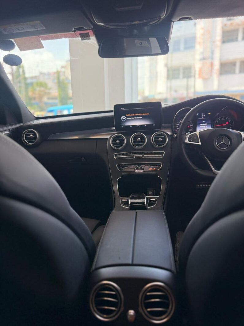 
								Mercedes Benz C-200 AMG 2019 full									