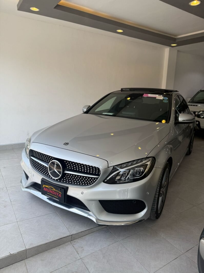 
								Mercedes Benz C-200 AMG 2019 full									