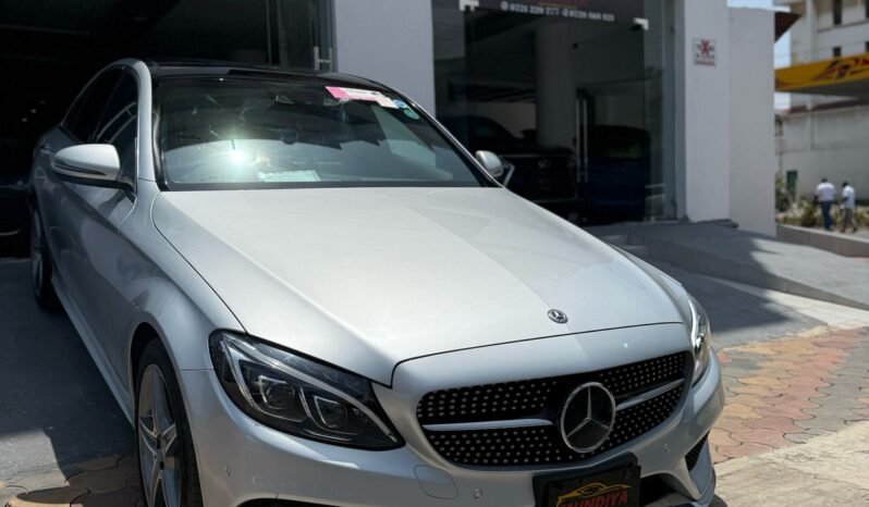 
								Mercedes Benz C-200 AMG 2019 full									