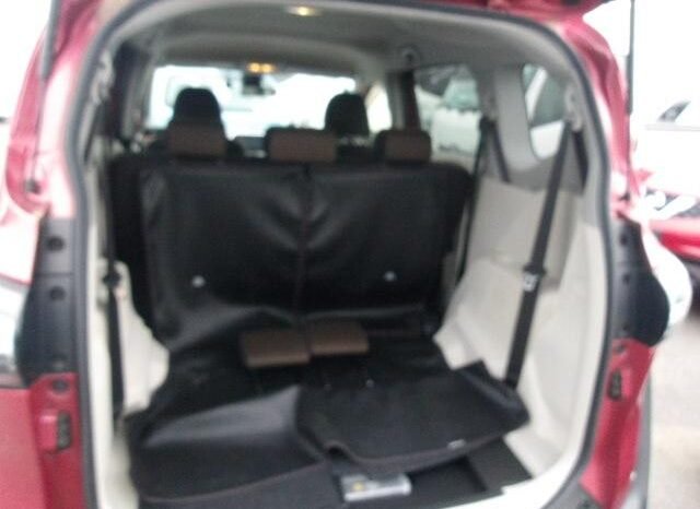 
								Toyota Sienta Hybrid 2018 full									