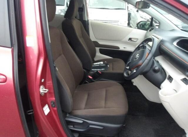 
								Toyota Sienta Hybrid 2018 full									