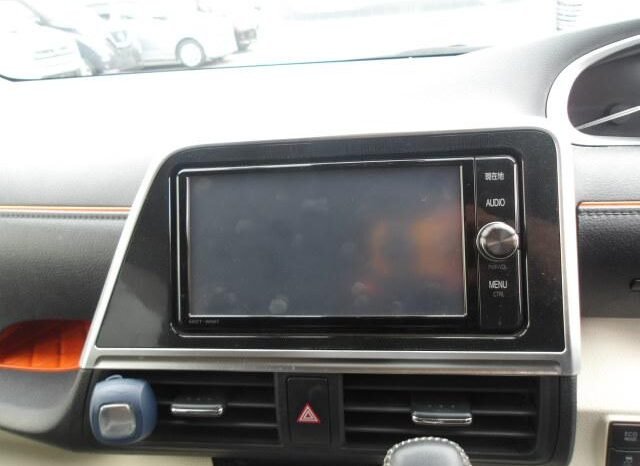 
								Toyota Sienta Hybrid 2018 full									