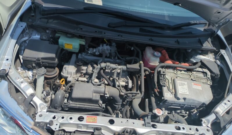 
								Toyota Corolla Fielder Hybrid 2018 full									