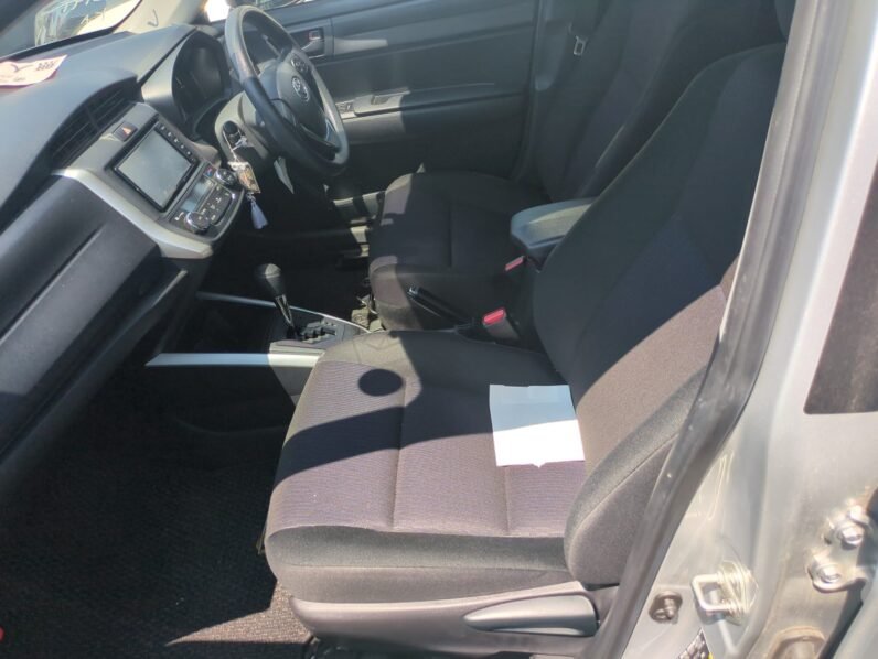 
								Toyota Corolla Fielder Hybrid 2018 full									
