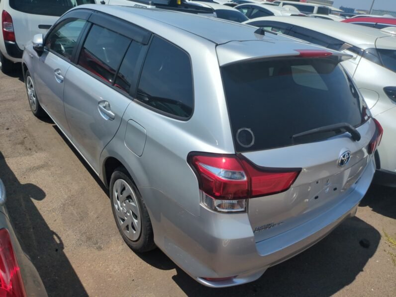 
								Toyota Corolla Fielder Hybrid 2018 full									