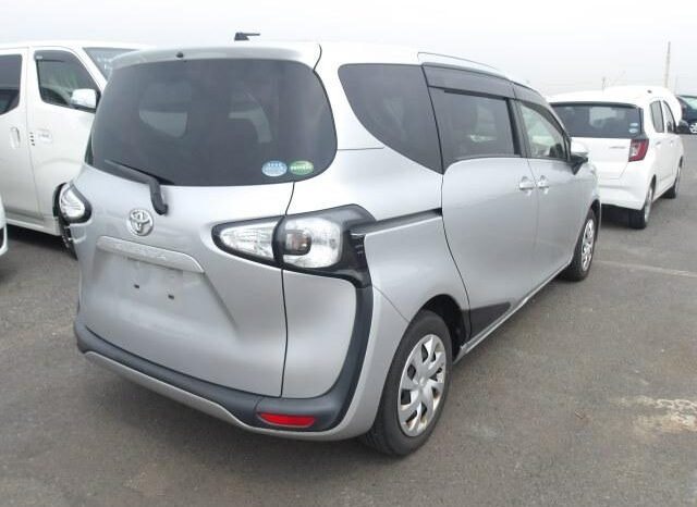 
								Toyota Sienta 2018 full									