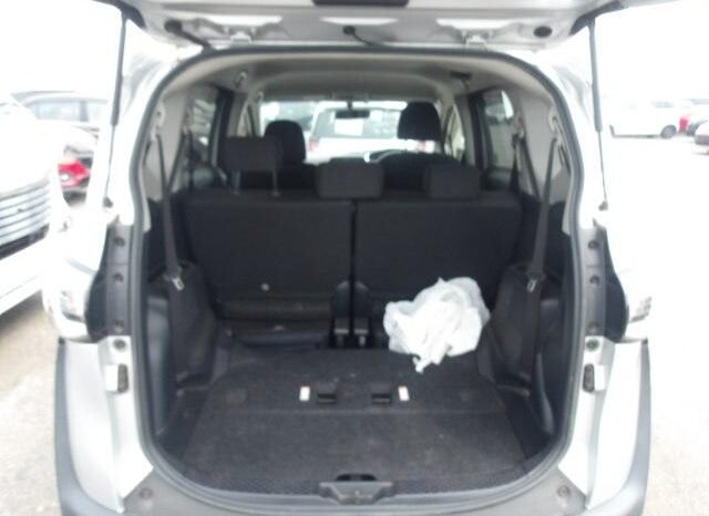 
								Toyota Sienta 2018 full									