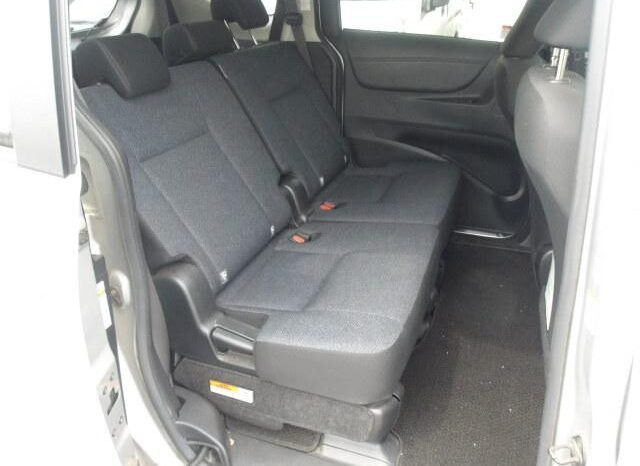 
								Toyota Sienta 2018 full									