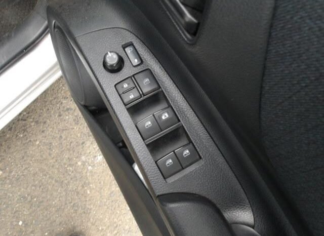 
								Toyota Sienta 2018 full									