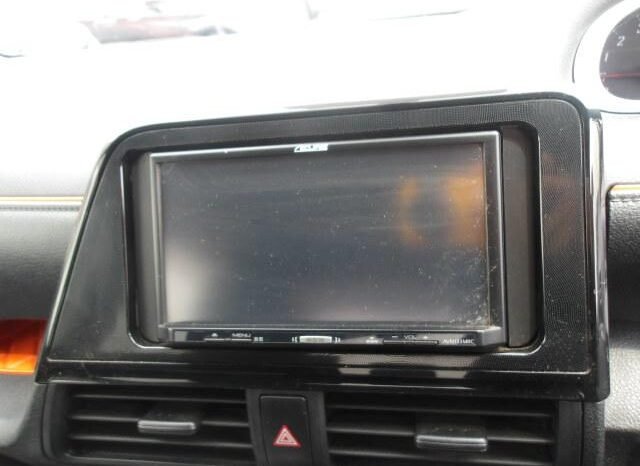 
								Toyota Sienta 2018 full									