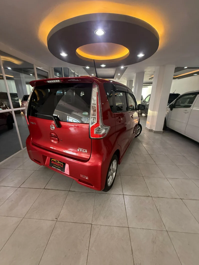 
								Nissan Dayz Highway Star 2018 full									