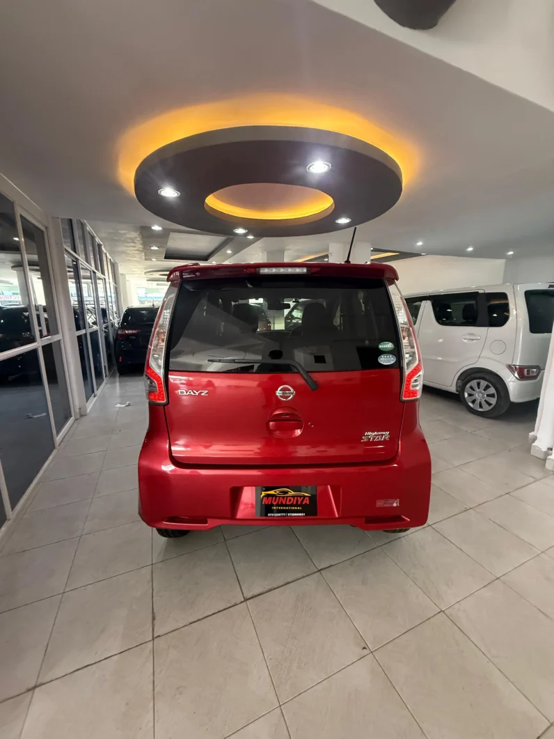 
								Nissan Dayz Highway Star 2018 full									