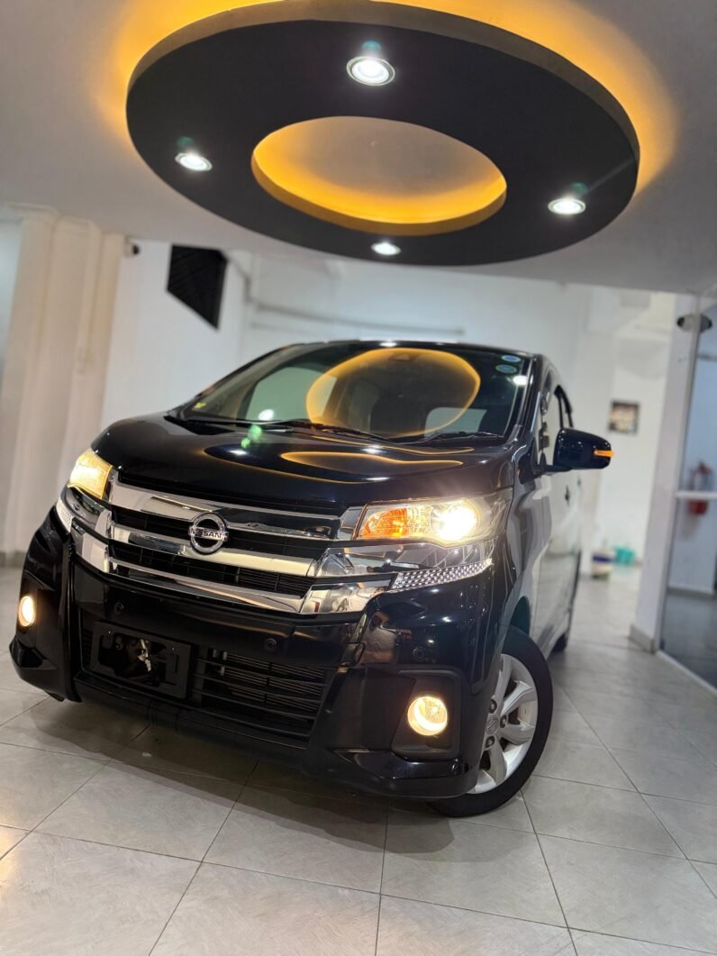 
								Nissan Dayz Highway Star 2018 full									