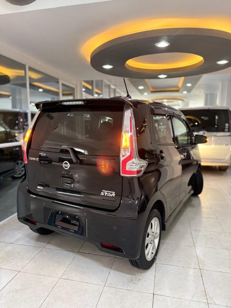 
								Nissan Dayz Highway Star 2018 full									