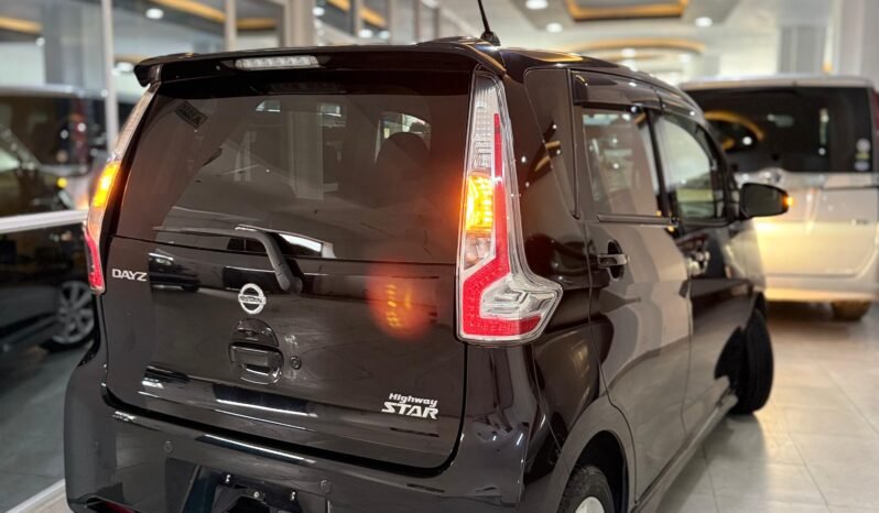 
								Nissan Dayz Highway Star 2018 full									