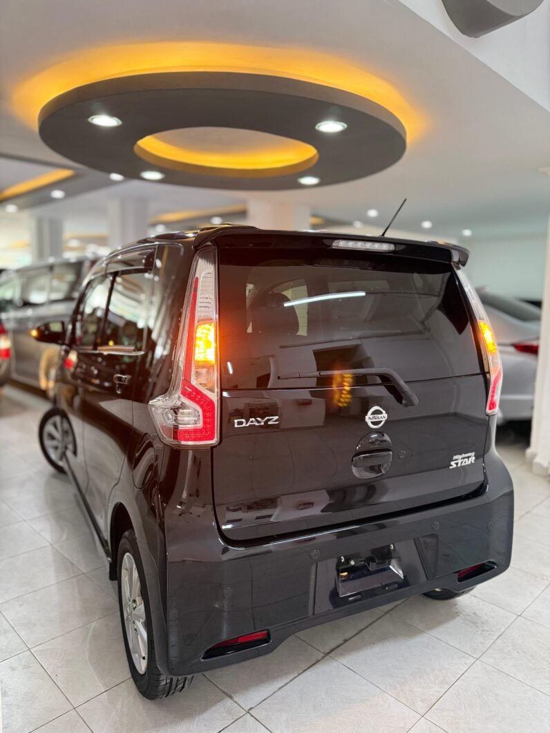 
								Nissan Dayz Highway Star 2018 full									