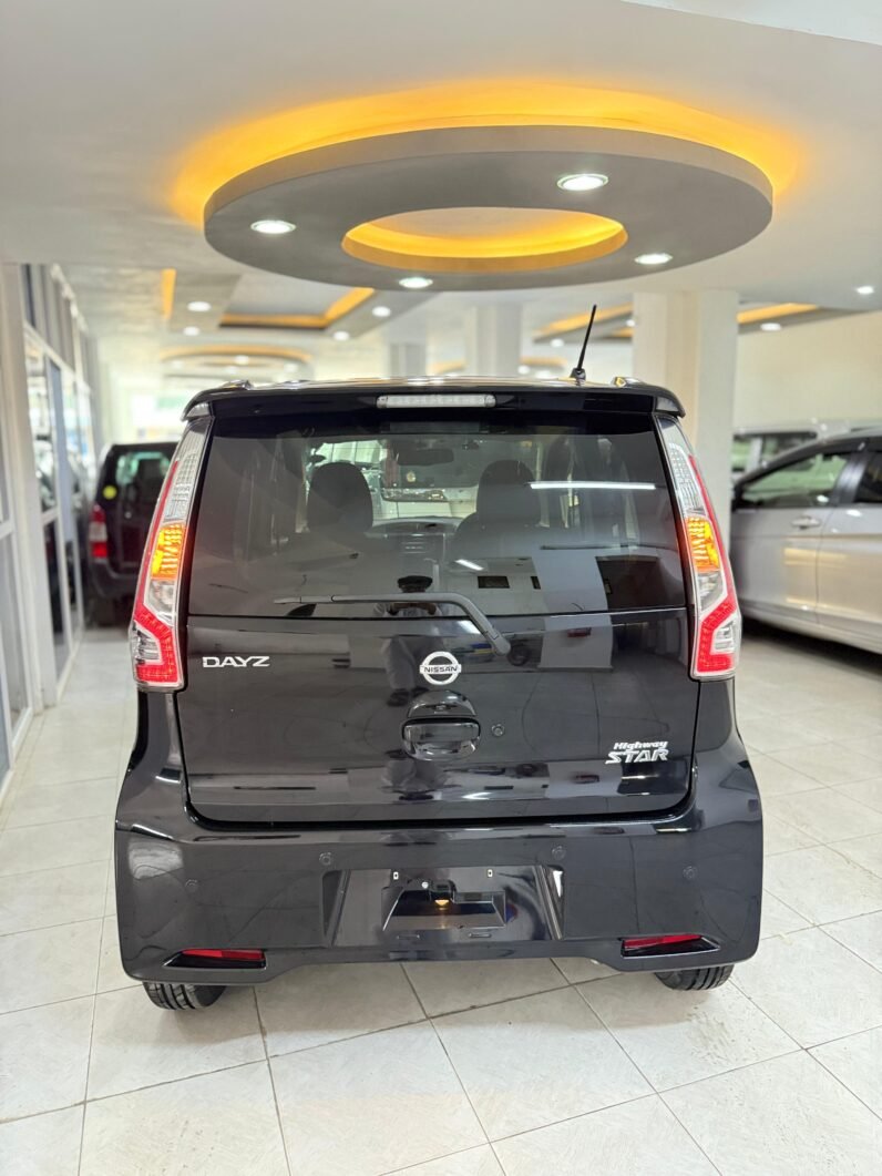 
								Nissan Dayz Highway Star 2018 full									