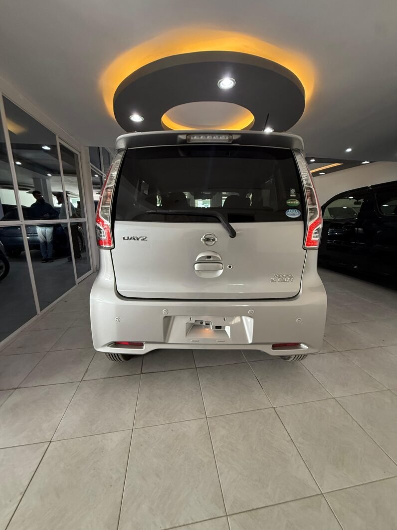 
								Nissan Dayz Highway Star 2018 full									