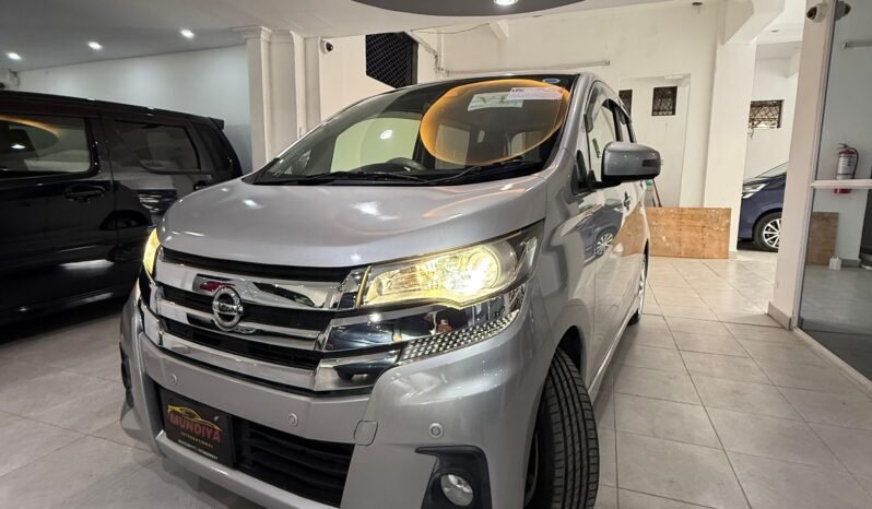 
								Nissan Dayz Highway Star 2018 full									