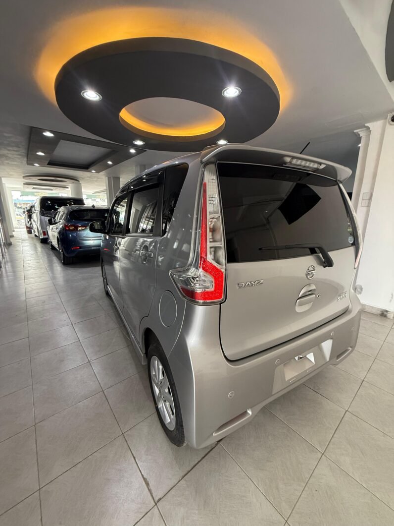 
								Nissan Dayz Highway Star 2018 full									