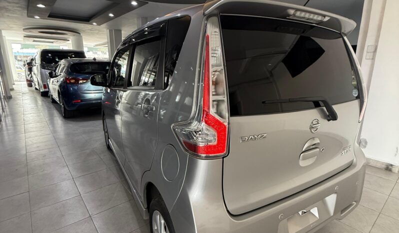 
								Nissan Dayz Highway Star 2018 full									