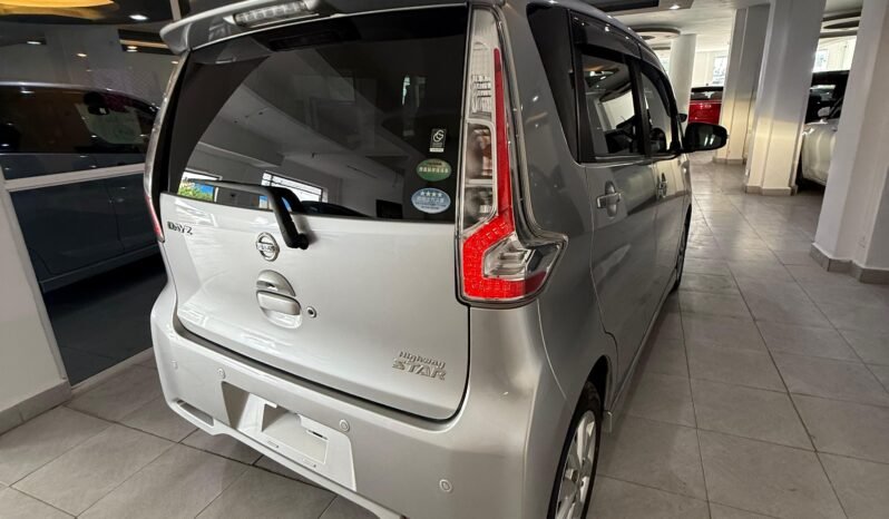 
								Nissan Dayz Highway Star 2018 full									