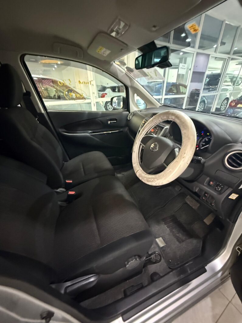 
								Nissan Dayz Highway Star 2018 full									