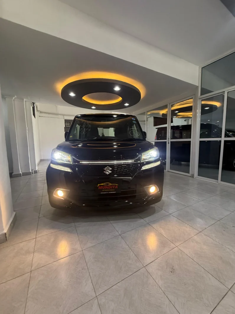 
								Suzuki Solio Bandit Hybrid 2018 full									