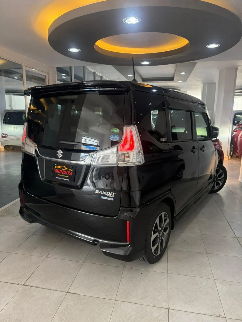 
								Suzuki Solio Bandit Hybrid 2018 full									