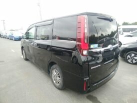 Toyota Esquire 2017