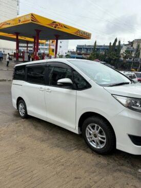 Toyota Noah 2018