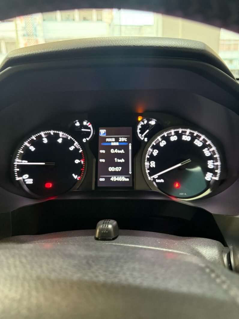 
								Toyota Land Cruiser Prado TXL 2019 full									