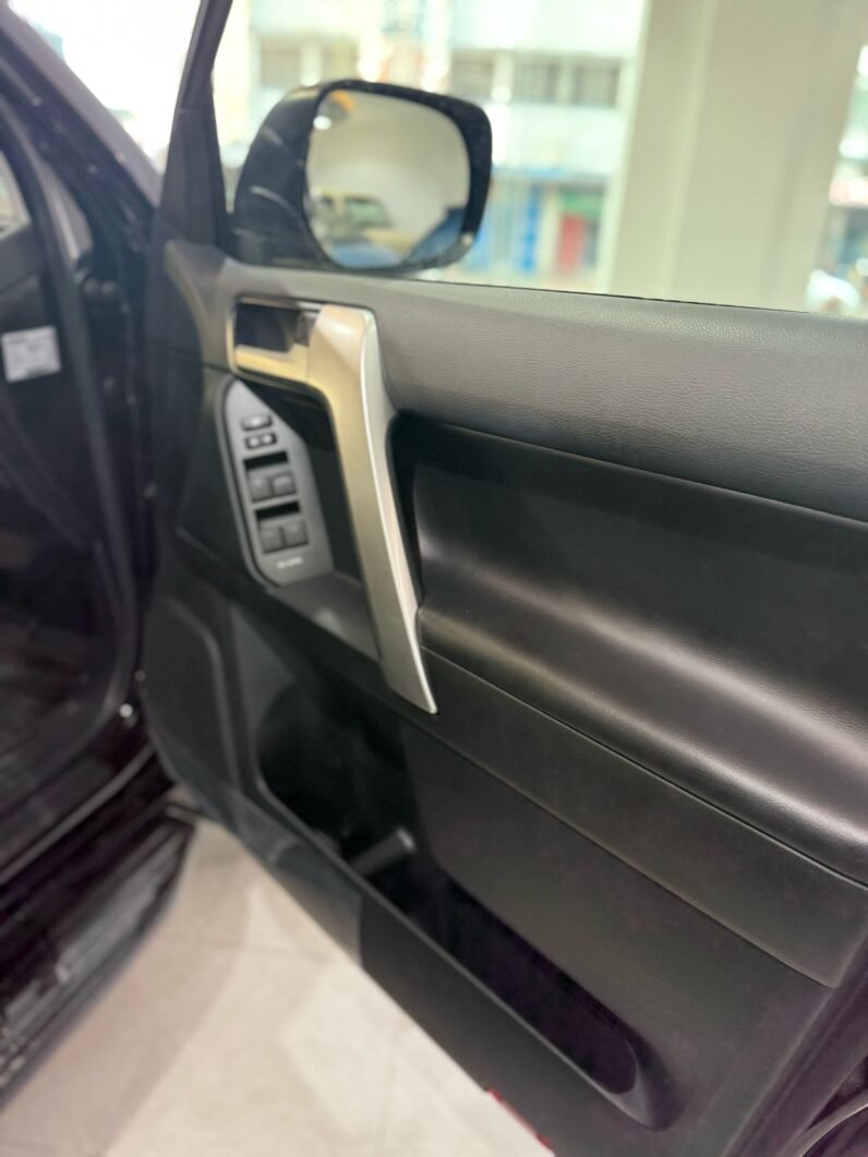 
								Toyota Land Cruiser Prado TXL 2019 full									