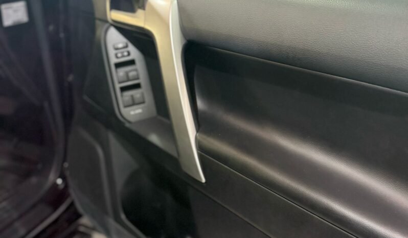 
								Toyota Land Cruiser Prado TXL 2019 full									