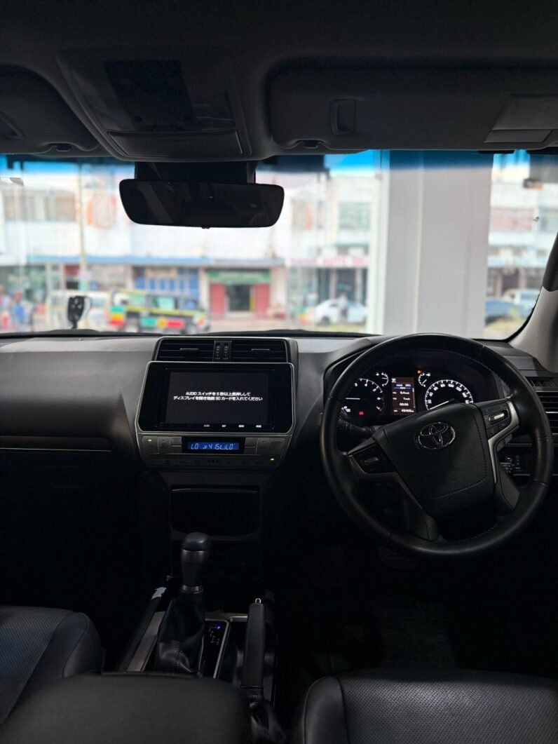 
								Toyota Land Cruiser Prado TXL 2019 full									