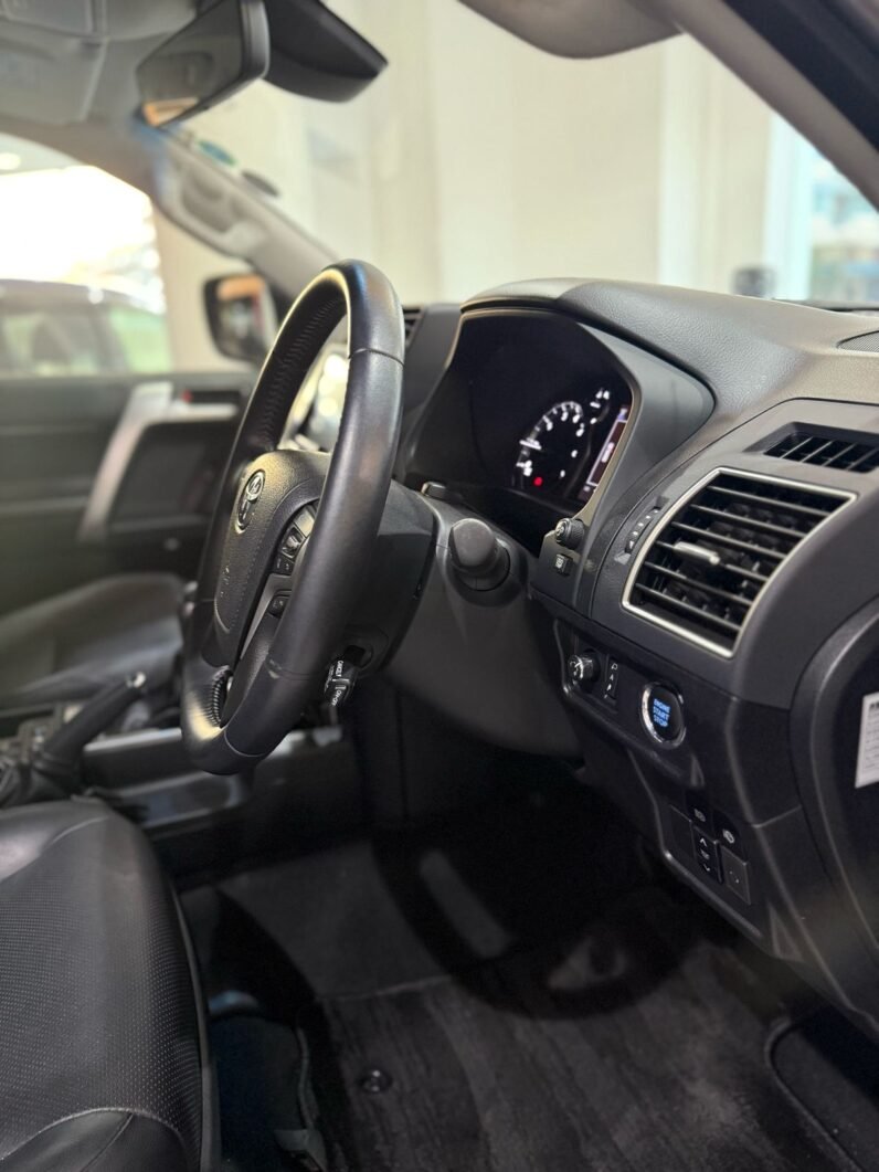 
								Toyota Land Cruiser Prado TXL 2019 full									