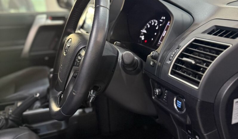 
								Toyota Land Cruiser Prado TXL 2019 full									