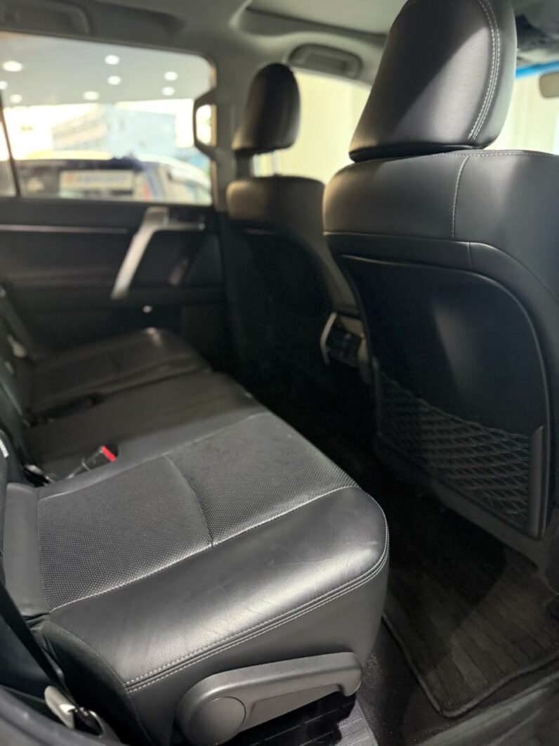 
								Toyota Land Cruiser Prado TXL 2019 full									