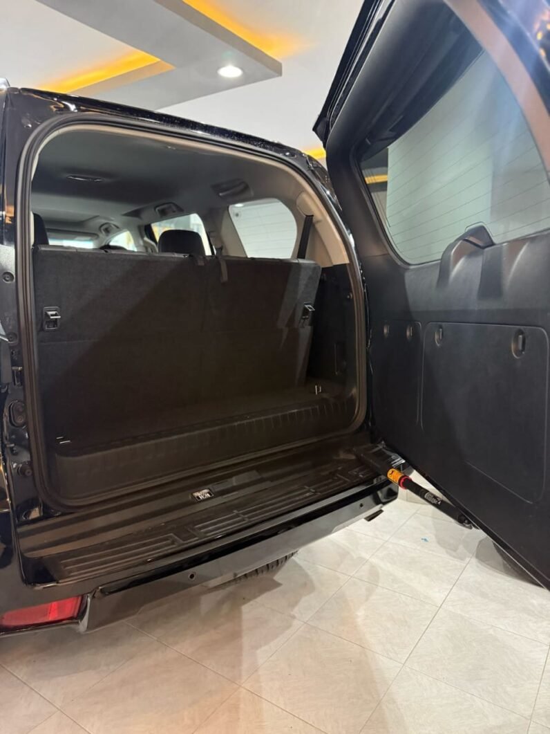 
								Toyota Land Cruiser Prado TXL 2019 full									